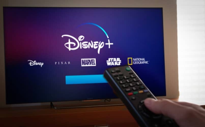 älytelevisio, jossa Disney Plus 