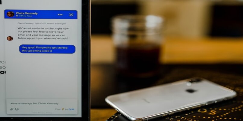 chat Facebook Messenger -puhelin