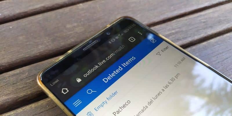 Poistetut viestit Outlook mobiililaitteesta