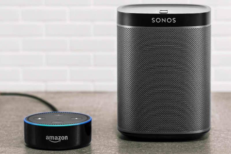 Amazon Echo kytketty Bluetooth-kaiuttimeen