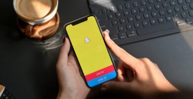 Kuinka seurata jonkun Snapchat tilin sijaintia