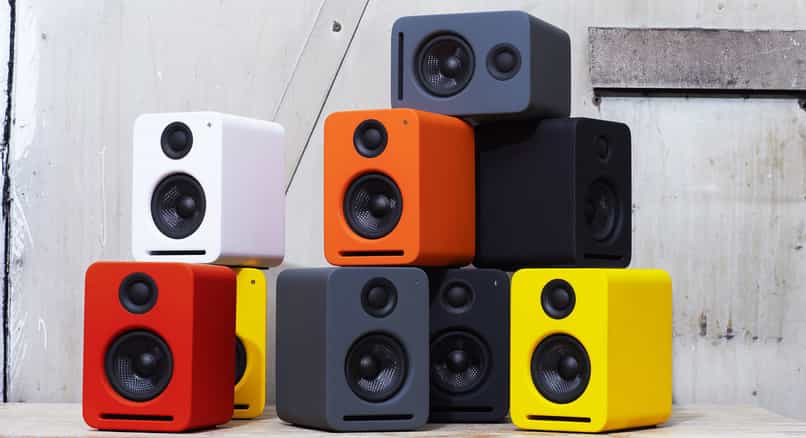 altavoces colores 12879