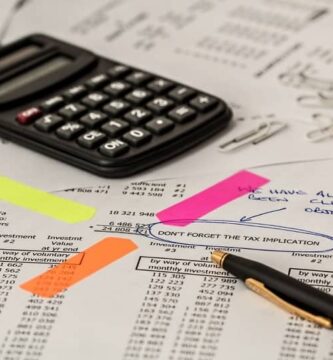 calculadora lapicero papeles
