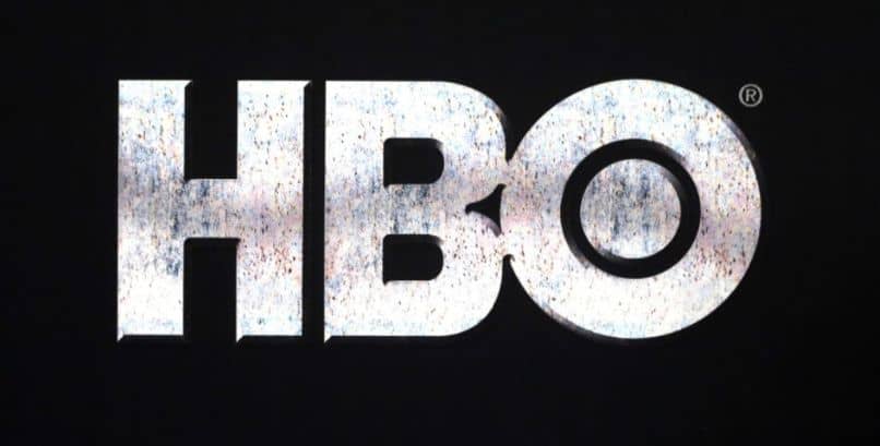 logo hbo manchado