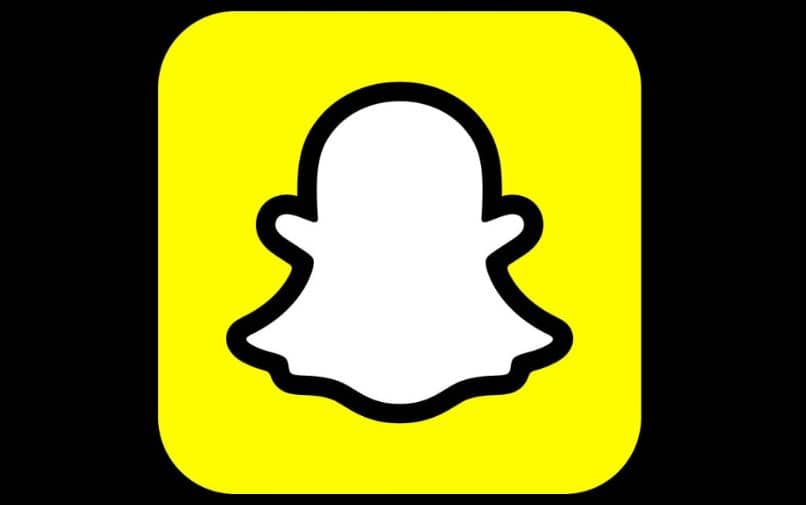 logo snapchat amarillo negro