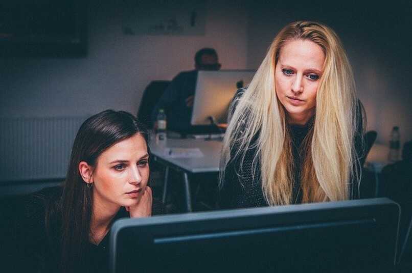 mujeres computador windows 12989