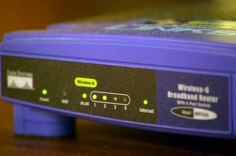 ocultar el ssid router linksys