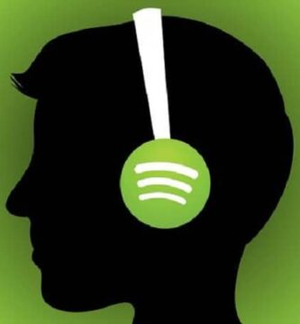 silueta negra persona audifonos escuchando spotify 12969