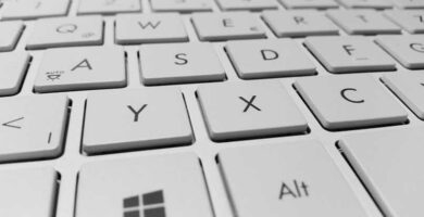 Suorittimen ja RAM-muistin suorituskyvyn tarkasteleminen Windows 10 Resource Monitor -sovelluksella 30 teclado computador 12015