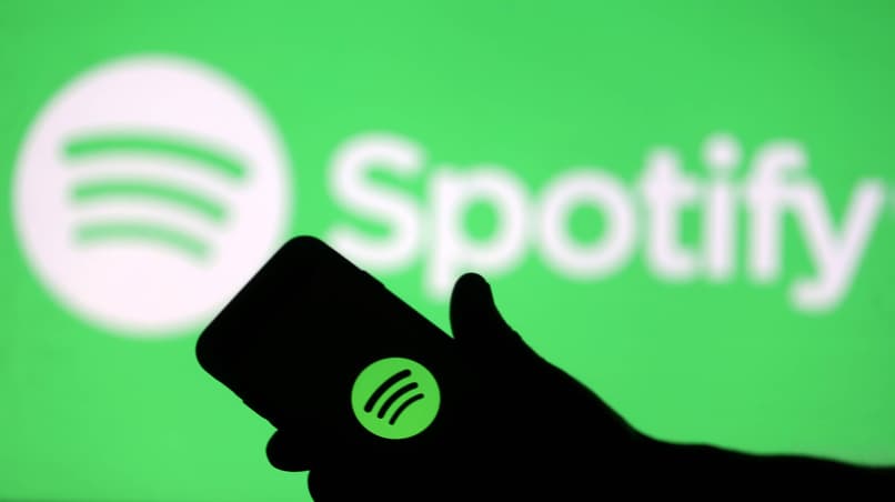 telefono mano spotify 13054