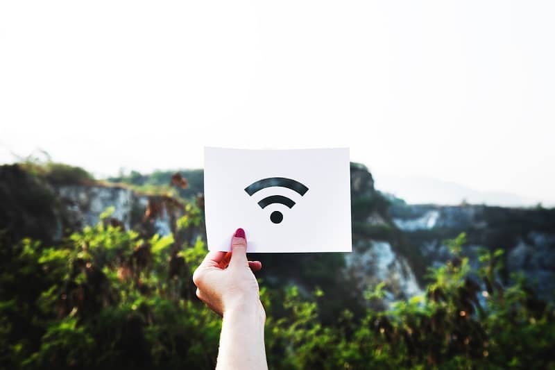 Kädessä pidettävä paperi kuva symboli signaali wifi