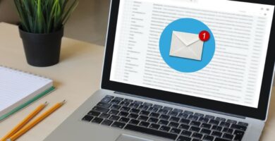 Outlook-vinkki: Älä koskaan unohda lähettää liitteitä 9 1623884463 email laptop featured