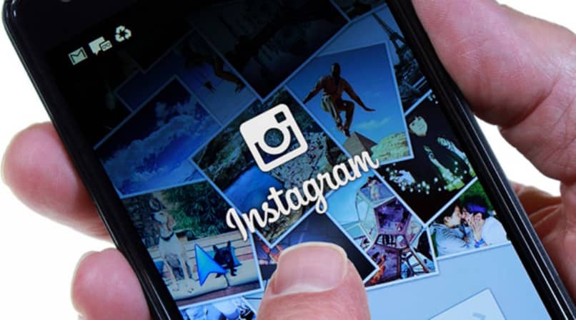 Mobiili, jossa on Instagram-logo näytöllä