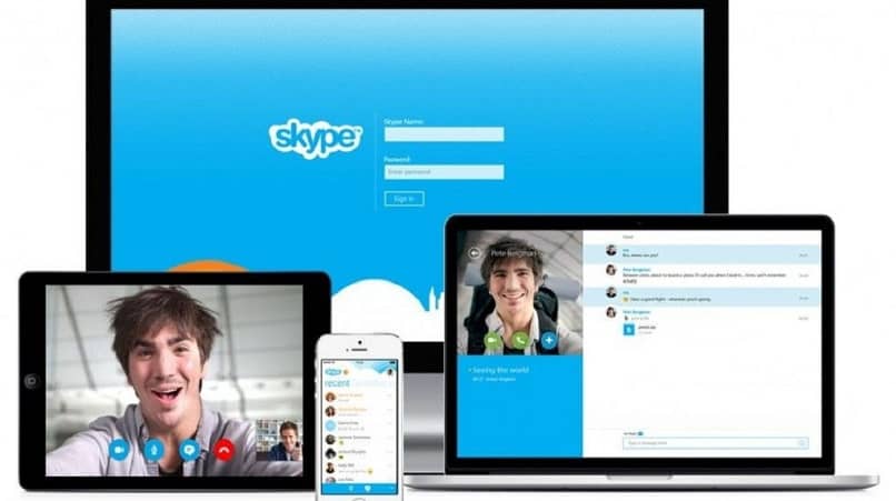 Skype-sovellus kannettavan tablet-tietokoneella ja älypuhelimella