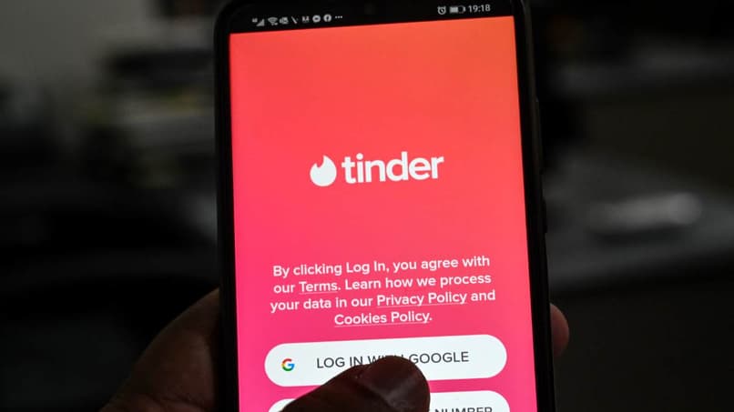 kirjaudu sisään tinder-sovellukseen puhelimesta