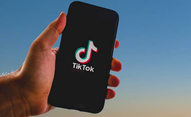 mobiili tiktok-sovelluksella