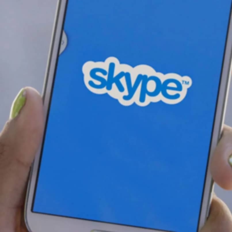 skype-puhelimen käsi