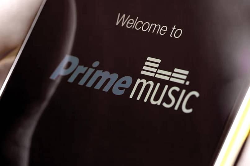 mobiilinäyttö, joka toivottaa tervetulleeksi Amazonin musiikin
