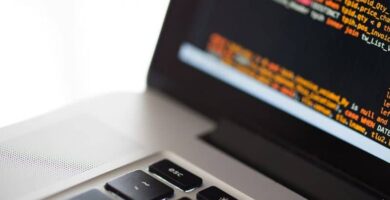 UEFI Bios -asetusten syöttäminen tai käyttäminen Windows 10: ssä 28 laptop con codigos en pantalla 1