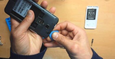 Kuinka korjata tai vaihtaa matkapuhelimen USB-portin pistoke, jos se ei toimi hyvin 8 limpiar clavija puerto usb 13817