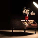 mickey mouse sobre piano