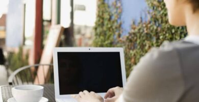 Kuinka asentaa langaton verkkokortti pöytätietokoneeseen langattoman WiFi-yhteyden saamiseksi? - Erittäin helppoa 22 mujer computador