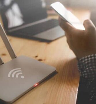 persona telefono router