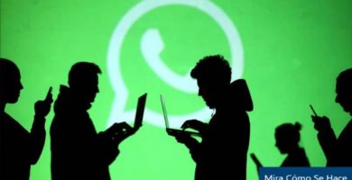 Kuinka päivittää WhatsApp Androidille tai iPhonelle uusimpaan versioon? - Askel askeleelta 8 silueta hombre laptop movil whatsapp