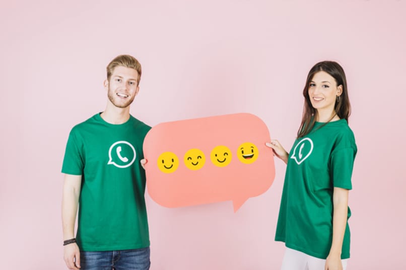 Mitä WhatsApp-hymiöt, hymiöt ja hymiöt tarkoittavat? 1 sonriente hombre mujer emoticones 12342