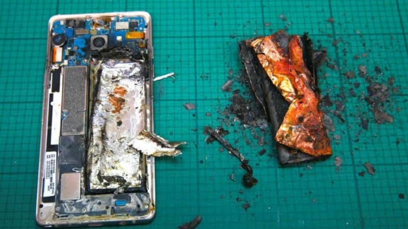 Voiko matkapuhelimen akku räjähtää latauksen aikana? Vältä sitä! 1 telefono roto 1