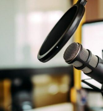 what is a podcast 1000x450