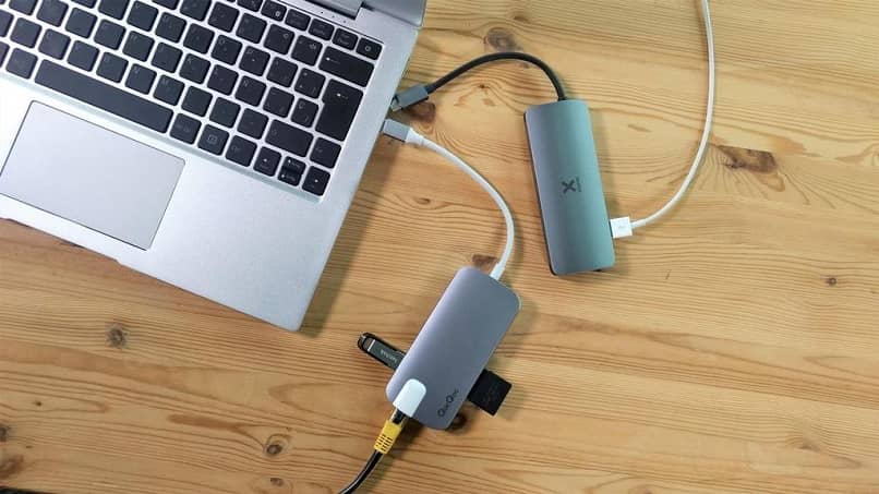 USB-keskitin liittää niin monta kuin haluat