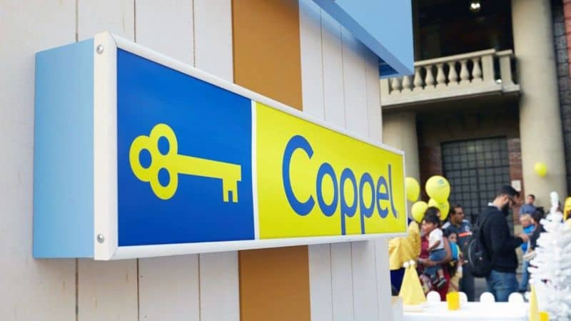 coppel-mainos seinällä ja ihmiset syrjään