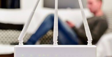 Router persona de fondo