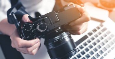 camara profesional manos