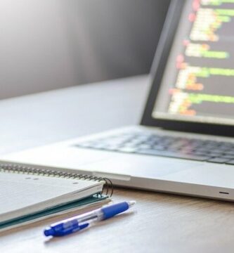 computadora sobre mesa 12608