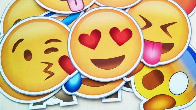 emojis caritas