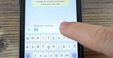 Automaattisen täydennyksen aktivointi WhatsAppissa Androidille ja iPhonelle (esimerkki) 6 escribiendo whatsapp