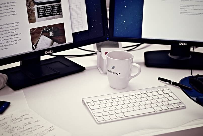 escritorio pc taza