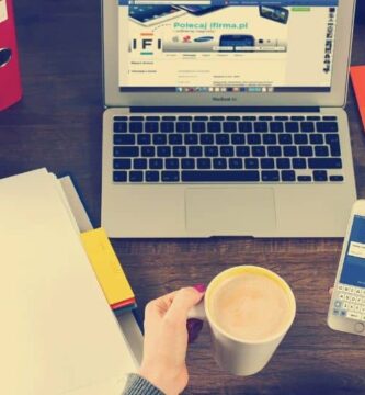 Kuinka olla tai tulla helposti Facebook-sivun avustajaksi 3 facebook laptop escritorio 10734