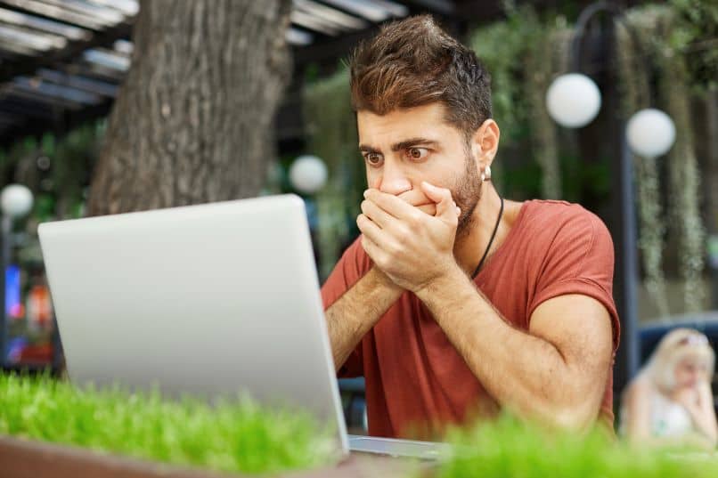 Kuinka korjata DRIVER_INVALID_CRUNTIME_PARAMETER -virhe Windows 10: ssä? (Esimerkki) 1 hombre angustiado error software 9761