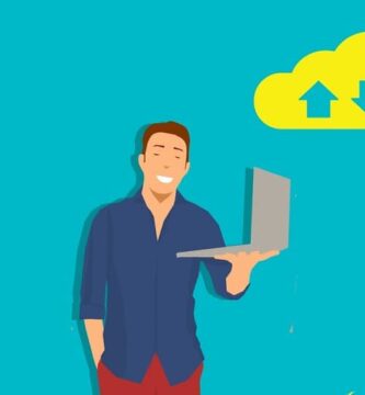 hombre laptop mano carga descarga