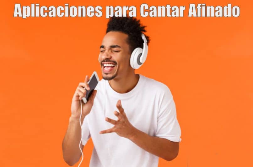 hombre microfono auriculares