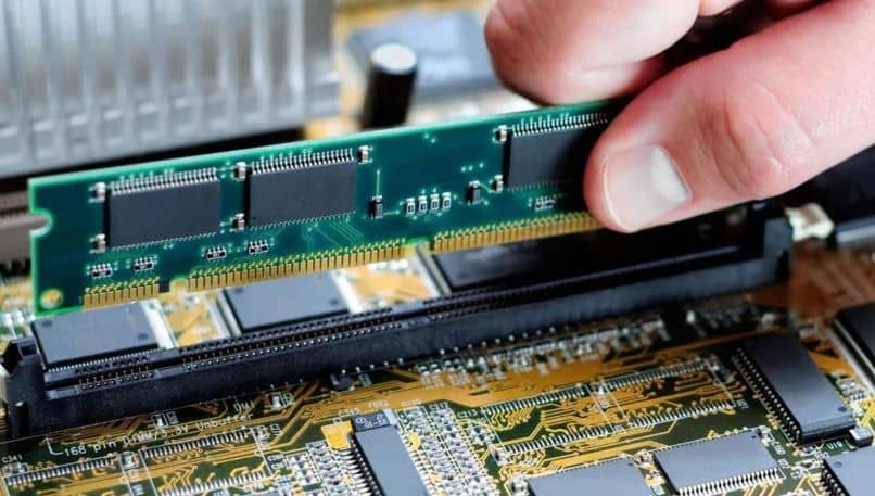 Kuinka käyttää kaikkea RAM-muistia, jota voidaan käyttää Windows 10: ssä 1 mano colocar memoria