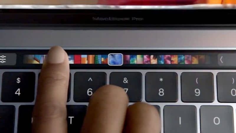 Kosketuspalkin ja ohjauslistan määrittäminen tai mukauttaminen MacBook Prossa 1 mano en teclado de laptop