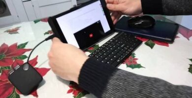 manos teclado ipad