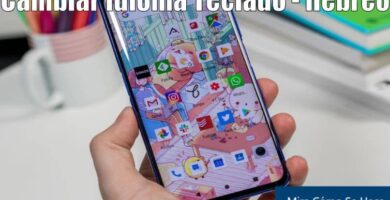 movil mano apps chrome whatsapp mesa taza