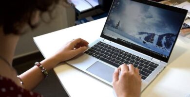 Kuinka aktivoida Windows 10 uudelleen laitteistomuutoksen jälkeen helposti 4 mujer laptop