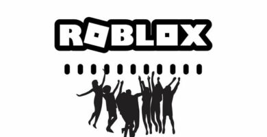 multitud y logo roblox 1 1