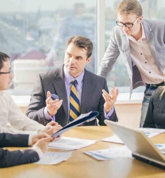 negocio toma decisiones 10563